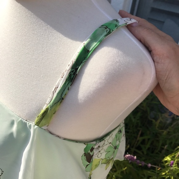 SIMPLY IRRESISTIBLE Ruffle Top EUC! - Picture 6 of 8